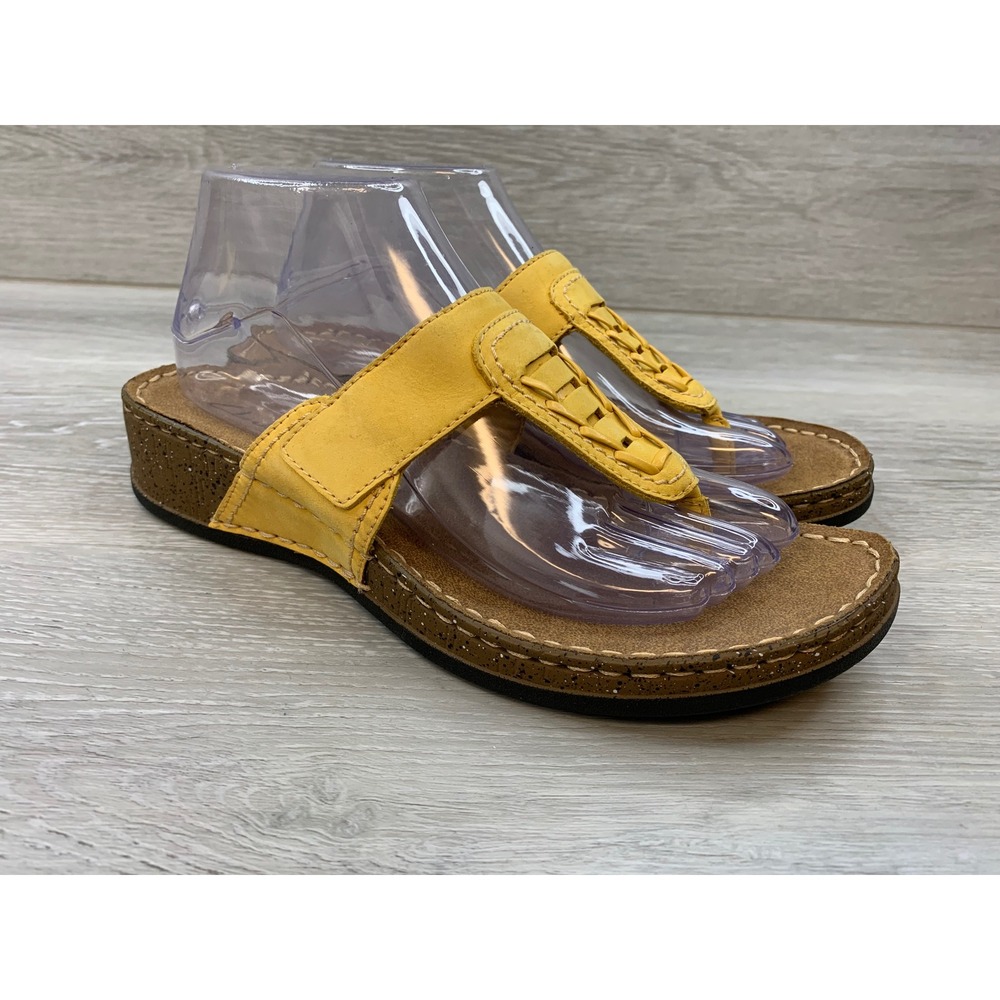 Clarks Women's 8.5 Yellow Leather Thong Wedge Sandals Comfort Casual Shoes - Picture 1 of 11